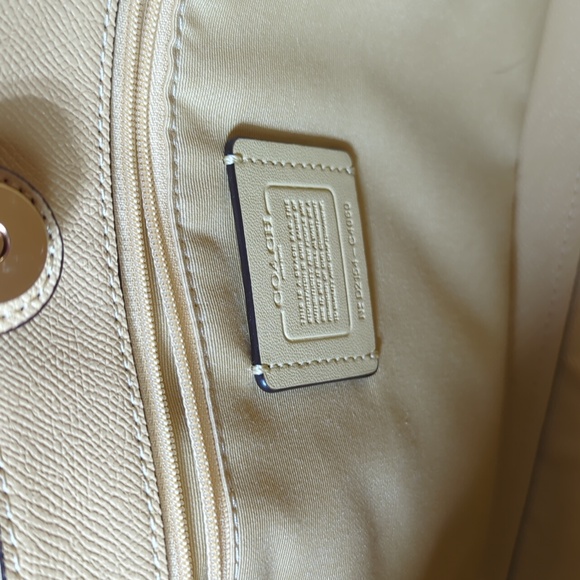 Coach Horse And Carriage Handbag - Picture 6 of 8